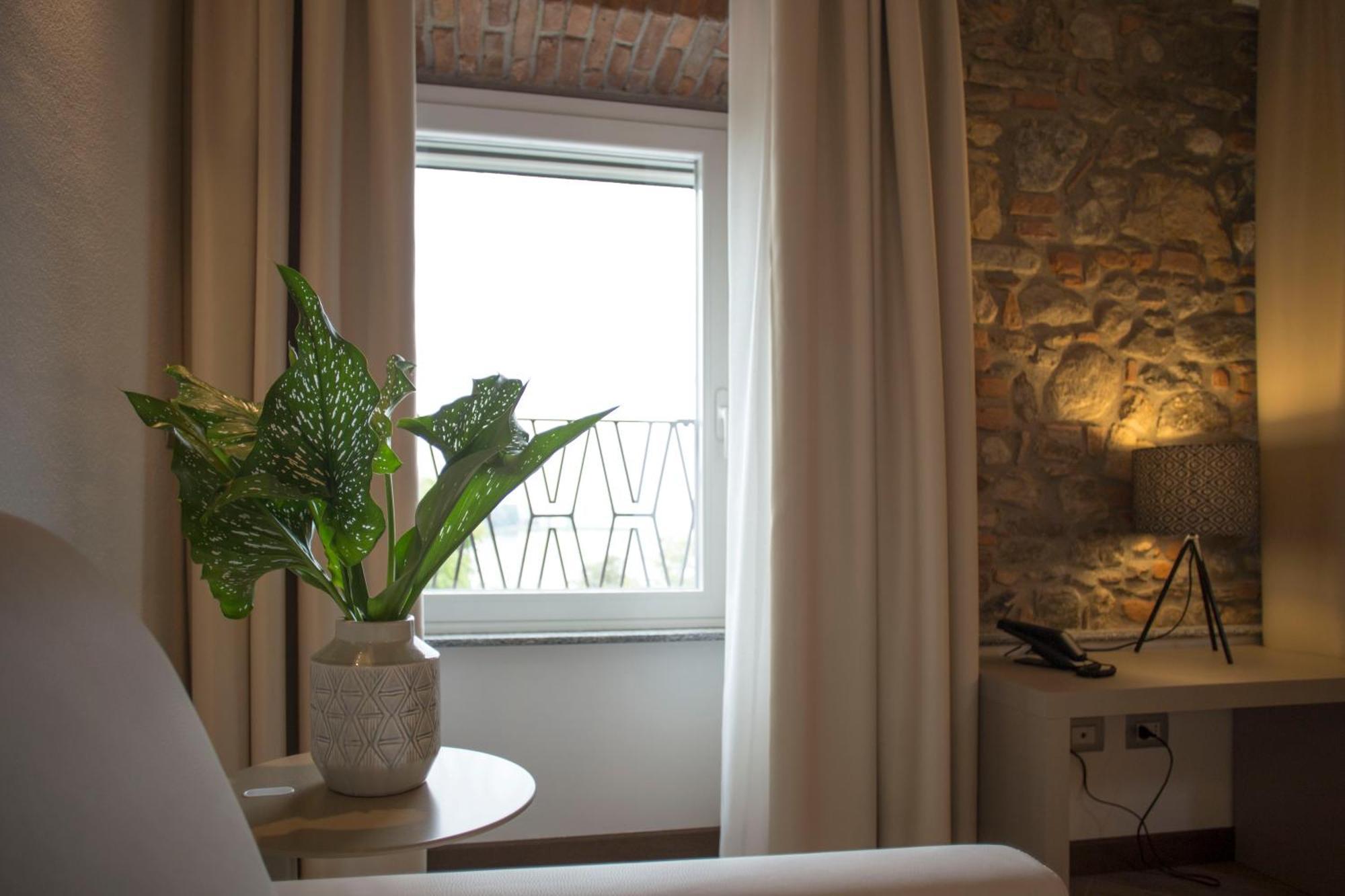 Hotel Ponti Angera Dış mekan fotoğraf