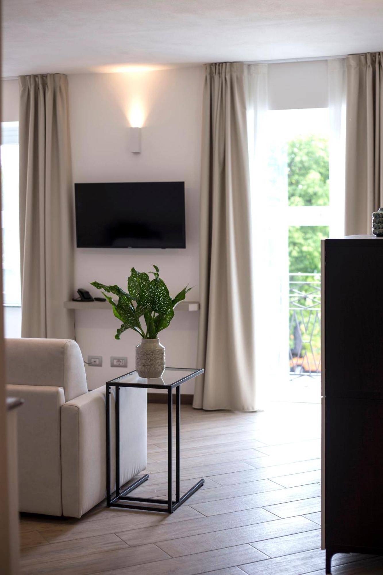 Hotel Ponti Angera Dış mekan fotoğraf